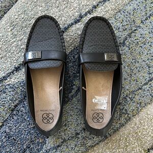 Daisy Fuentes Black Patterned Loafers